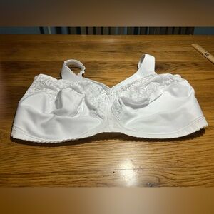 Glamorise Elegant White Lace Bra Size 56J